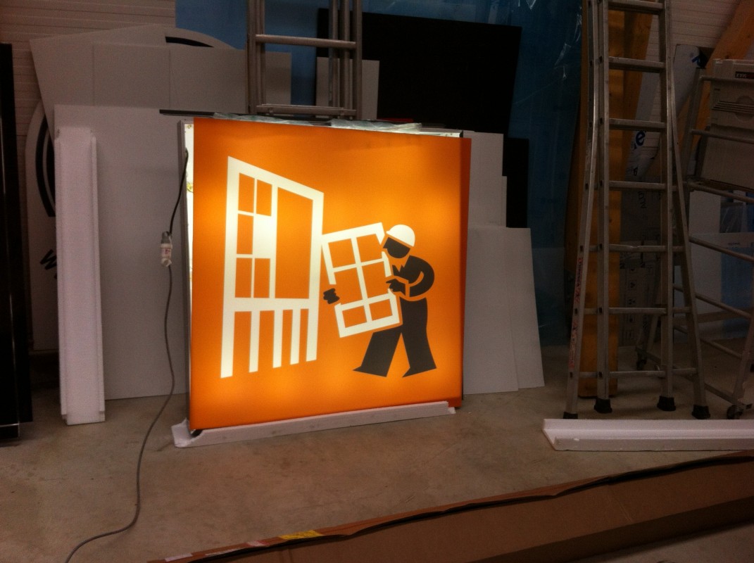 Caissons lumineux : Boostez votre visibilité avec une signalétique moderne et efficace